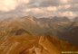 Czerwone Wierchy szlaki: Krzesanica - Ciemniak - szlak czerwony. Na pierwszym planie Przełęcz pod Kopą, w głębi Dolina Cicha. Autor: Joanna Klima.
