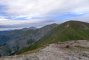 Kopa Kondracka  - Przełęcz Kondracka  - szlak zolty. malolaczniak na 1 planie i dalsze szczyty tatr zach Autor: slowinska irena