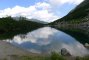 Veľká Svišťovka - Ch. pri Zelenom pl. - szlak czerwony. czarny staw kiezmarski, w tle Tatry bielskie zadnie jatki, bujaczy wierch. Autor: slowinska irena