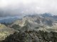 Východná Vysoká - Poľský hrebeň - szlak zolty. na szczycie Wysokiej- widok na dol.starolesna, najwyzsze szczyty w chmurach,tam na koncu Tatry Bielskie, w dole zmarzly staw Autor: slowinska irena