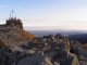 Przełęcz pod Kopą Kondracką  - Kasprowy Wierch  - szlak czerwony. Wysokogórskie Obserwatorium Meteorologiczne Kasprowy Wierch Autor: Łukasz Sobol