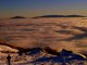Przełęcz Bukowska - Halicz - szlak czerwony. Ponad chmurami na Rozsypańcu z widokiem na Połoninę Równą Autor: Marek Kusiak